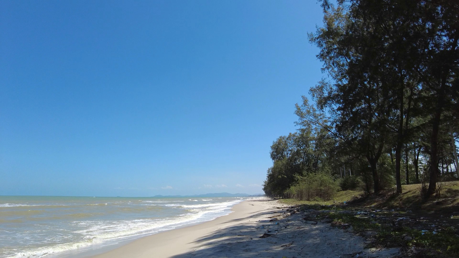 Fotografija Na Thap Beach z dolga ravna obala