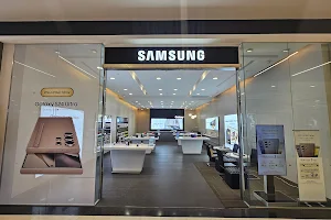 SAMSUNG EXPERIENCE STORE ROBINSON MAE SOT image