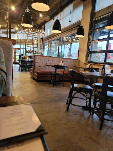 Shopping Mall «Oakway Center», reviews and photos, 2350 Oakmont Way #204, Eugene, OR 97401, USA