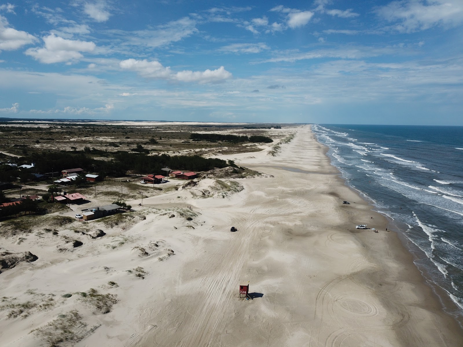 Photo de Plage de Sao Simao avec droit et long