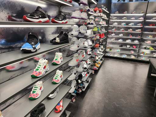 Shoe Store «Hibbett Sports», reviews and photos, 2201 S Interstate 35 E Ste S05A, Denton, TX 76205, USA