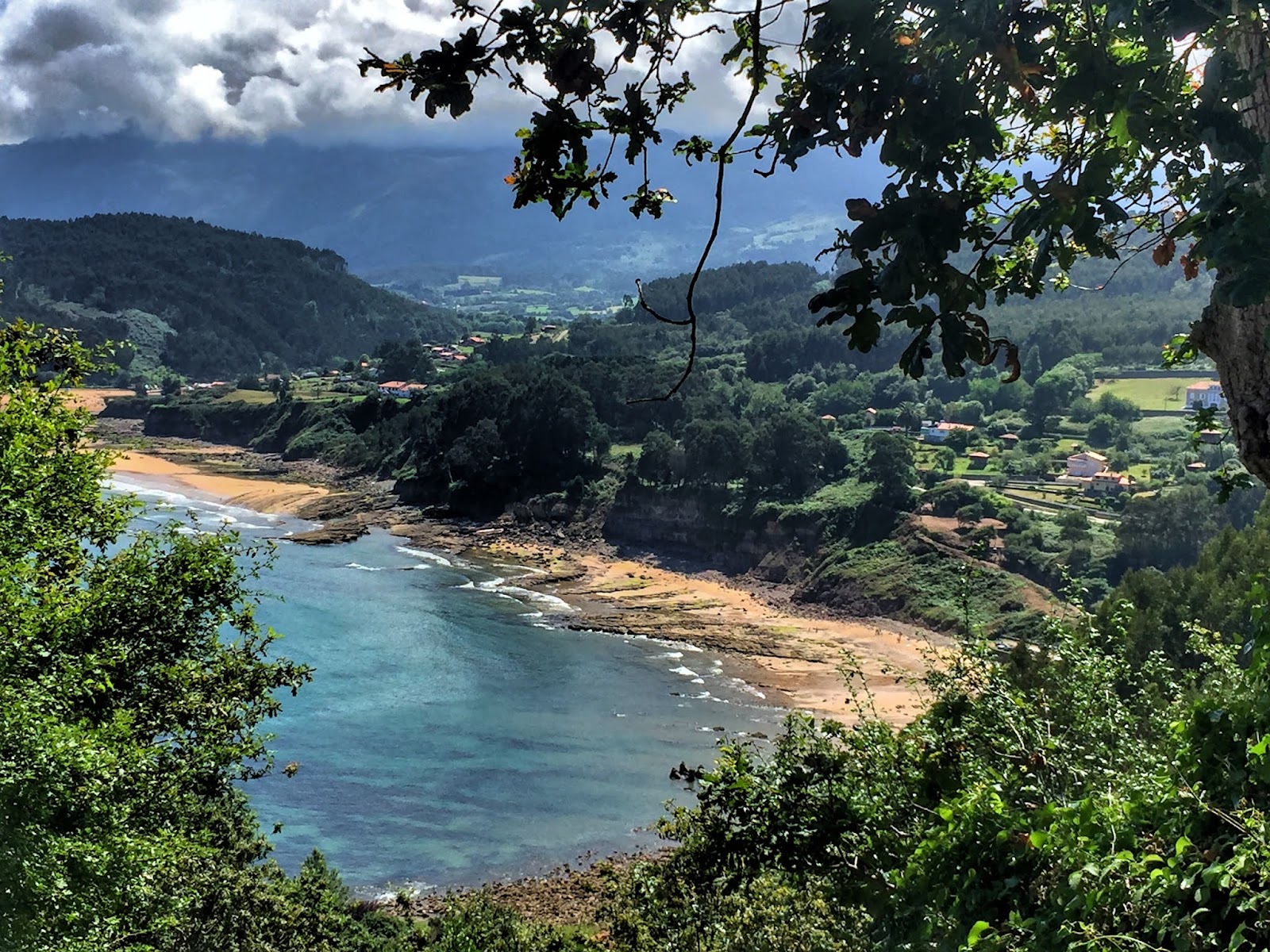 Photo de Playa de Lastres avec un niveau de propreté de très propre