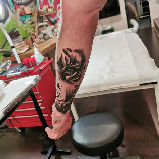 Tattoo Shop «Island Tattoo Co», reviews and photos, 115 Arrow Rd # A1, Hilton Head Island, SC 29928, USA