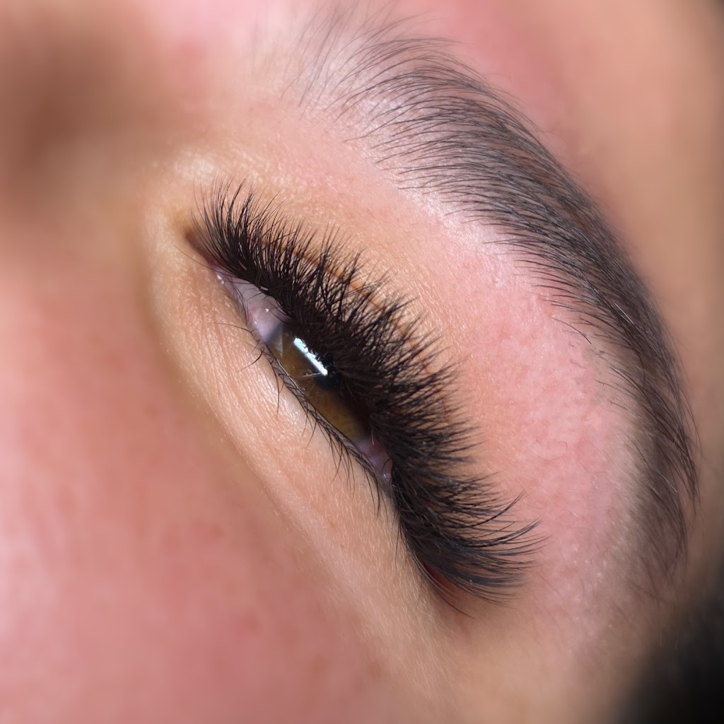 Lucky Lash Lounge 66502