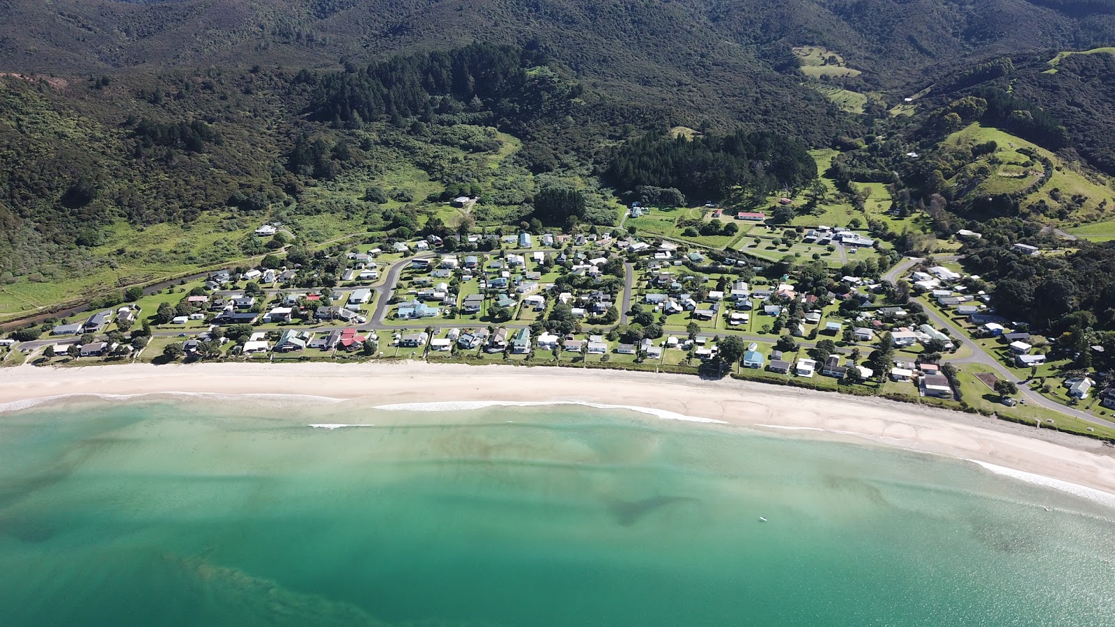 Photo de Taupo Bay Beach - endroit populaire parmi les connaisseurs de la détente