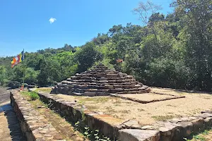 Mihindu Stupa මිහිඳු සෑය image