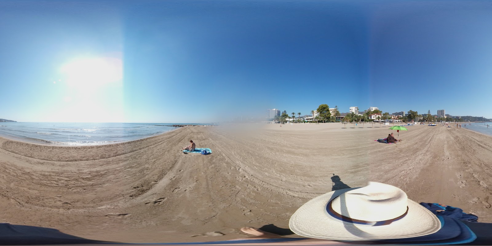Foto von Playa del Torreon mit brauner sand Oberfläche