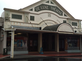 De Luxe Theatre