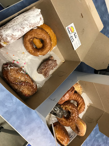 Bakery «Beach Donut Shop», reviews and photos, 344 E Main St, Clinton, CT 06413, USA