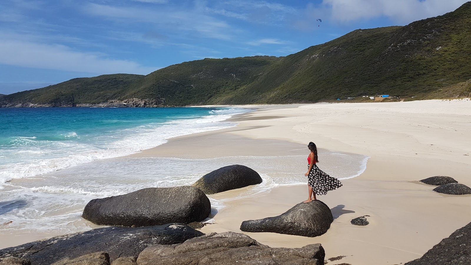 Shelly Beach'in fotoğrafı geniş bir kıyı şeridi ile birlikte