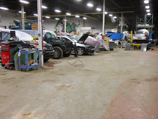 Auto Body Shop «Complete Auto Body & Glass», reviews and photos, 1529 Alum Industrial Dr, Columbus, OH 43209, USA