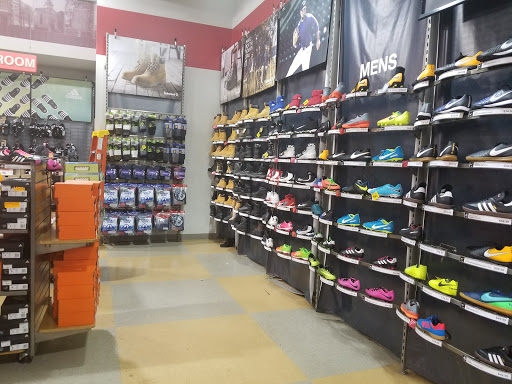 Shoe Store «DSW Designer Shoe Warehouse», reviews and photos, 3721 Palisades Center Dr, West Nyack, NY 10994, USA