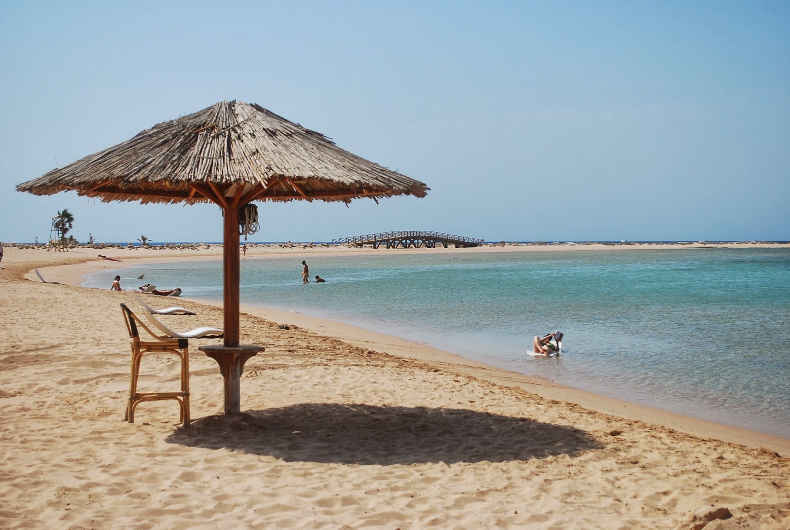 喜来登索马湾度假村海滩的照片 带有碧绿色纯水表面