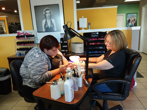 Beauty Salon «Hollywood Blonde Salon», reviews and photos, 140 N Kingshighway St, St Charles, MO 63301, USA