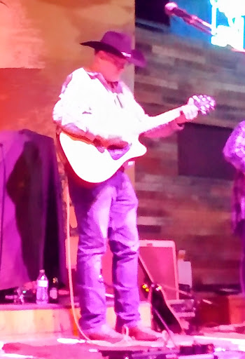 Bar «The Oasis Bar and Grill», reviews and photos, 4720 Ruby Ave, Midlothian, TX 76065, USA