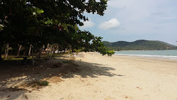Ao Thung Makham Beach'in fotoğrafı düz ve uzun ile birlikte
