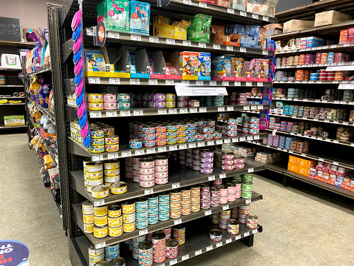 Pet Supply Store «Unleashed by Petco», reviews and photos, 520 S 23rd St, Philadelphia, PA 19146, USA
