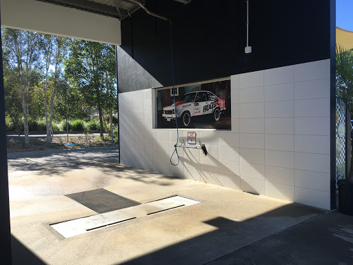 F1 car & dog wash