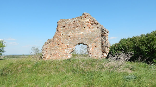 Varjaskér falu templomának romja