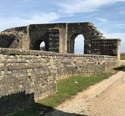 Porte de l'Est et muraille romaine