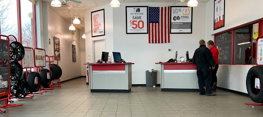 Tire Shop «Discount Tire Store - Coon Rapids, MN», reviews and photos, 12921 Riverdale Dr NW a, Coon Rapids, MN 55448, USA