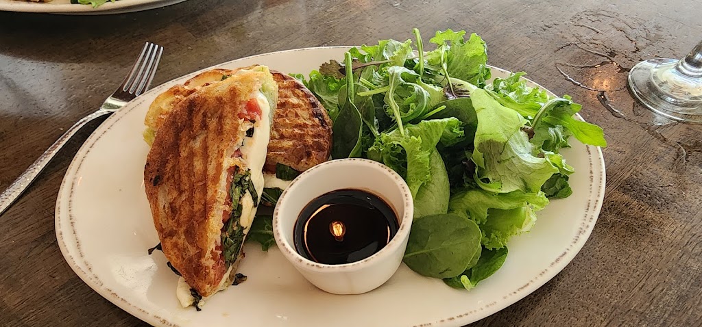 Mystic Restaurant & Bar 05255