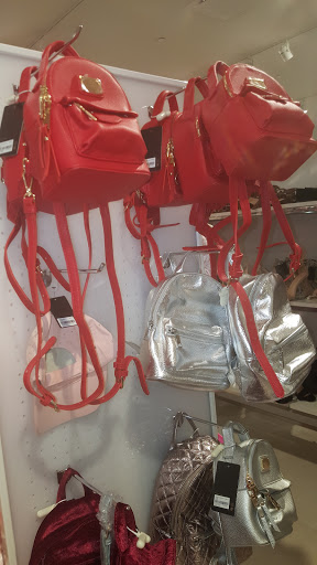 Clothing Store «F21 RED», reviews and photos, 121 Pavilion Pkwy A, Fayetteville, GA 30214, USA