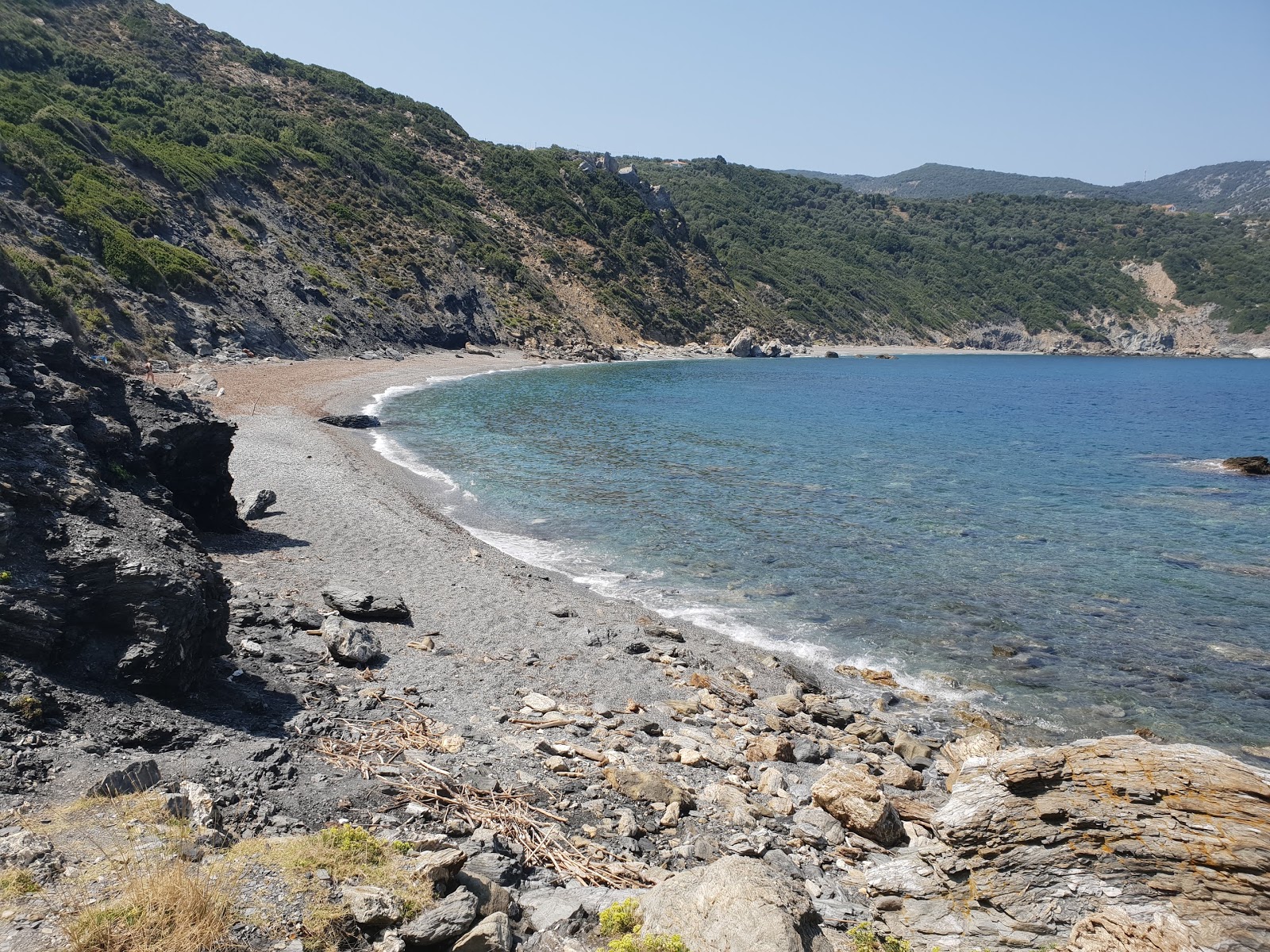Photo de Megas Gialos beach zone sauvage