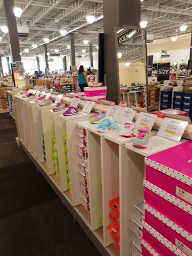 Shoe Store «DSW Designer Shoe Warehouse», reviews and photos, 28700 Telegraph Rd, Southfield, MI 48034, USA