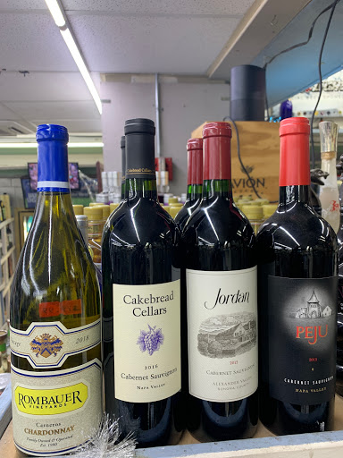 Liquor Store «Peachtree Package Store», reviews and photos, 300 Peachtree St NE # Cs1, Atlanta, GA 30308, USA