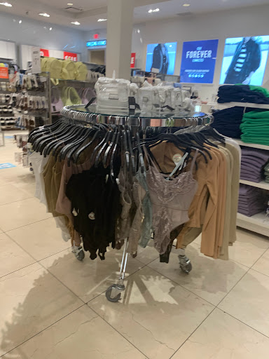 Clothing Store «Forever 21», reviews and photos, 1001 N Arney Rd #1000, Woodburn, OR 97071, USA