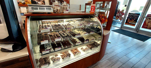 Ice Cream Shop «Cold Stone Creamery», reviews and photos, 2015 S Hurstbourne Pkwy, Louisville, KY 40220, USA