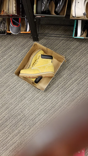 Shoe Store «Famous Footwear», reviews and photos, 3501 NJ-42, Turnersville, NJ 08012, USA