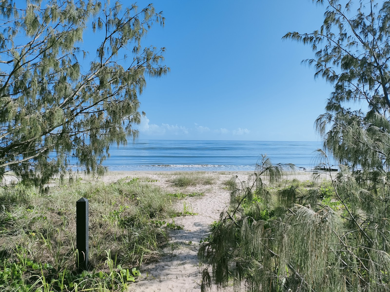 Fotografie cu Toogoom 04 Beach - locul popular printre cunoscătorii de relaxare