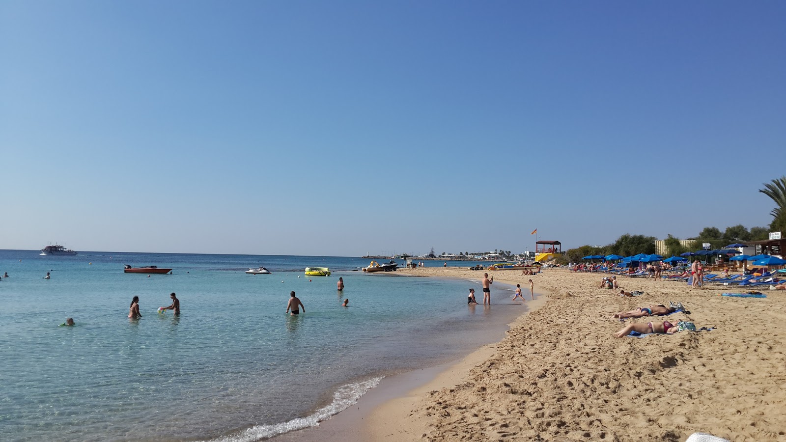 Foto de Playa de Glyki Nero y el asentamiento