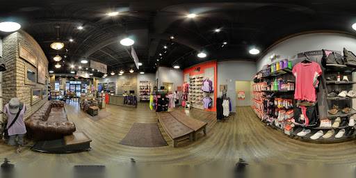 Shoe Store «New Balance Fairlawn», reviews and photos, 2691 W Market St, Fairlawn, OH 44333, USA