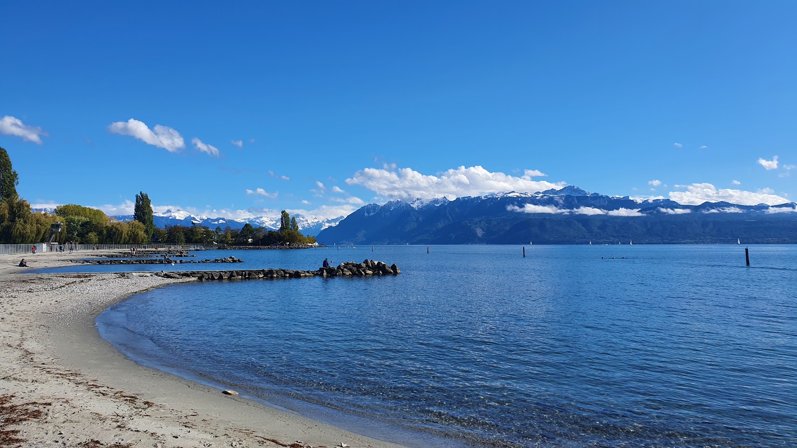 Foto de Bellerive-Plage com pedras cinzentas superfície