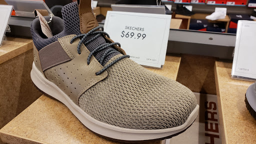 Shoe Store «DSW Designer Shoe Warehouse», reviews and photos, 7321 Lake St, River Forest, IL 60305, USA