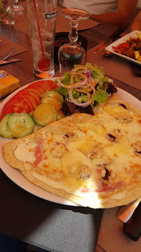 Plats et boissons du Pizzeria O' berges du rocher à Martel - n°11