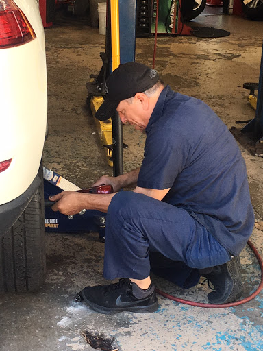 Auto Repair Shop «Island Tire & Automotive Services», reviews and photos, 4 Palmetto Bay Rd, Hilton Head Island, SC 29928, USA