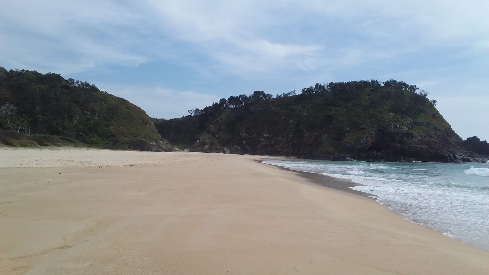 Foto de Off Leash Dog Beach - lugar popular entre os apreciadores de relaxamento