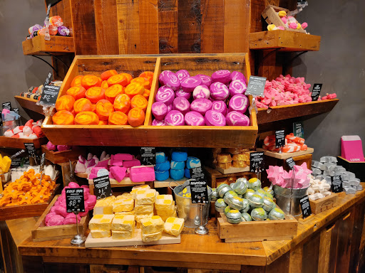 Cosmetics Store «Lush Cosmetics», reviews and photos, 104 Walden Galleria, Buffalo, NY 14225, USA