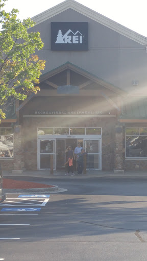 Camping Store «REI», reviews and photos, 1165 Perimeter Center W #200, Atlanta, GA 30338, USA