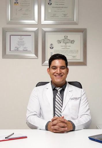 Dr. Daniel Paredes, Cirujano maxilofacial