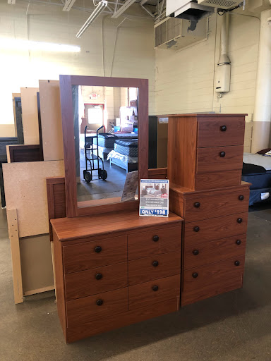 Furniture Store «American Freight Furniture and Mattress», reviews and photos, 3804 S 27th St, Milwaukee, WI 53221, USA