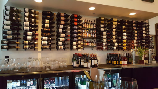 Wine Bar «Downtown Wine Merchants», reviews and photos, 102 Frank H Ogawa Plaza, Oakland, CA 94612, USA