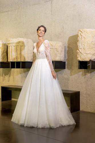 Eglantine Mariages et Cérémonies, ventes et retouches de robes de mariée et vêtements de cérémonie. - Nevers