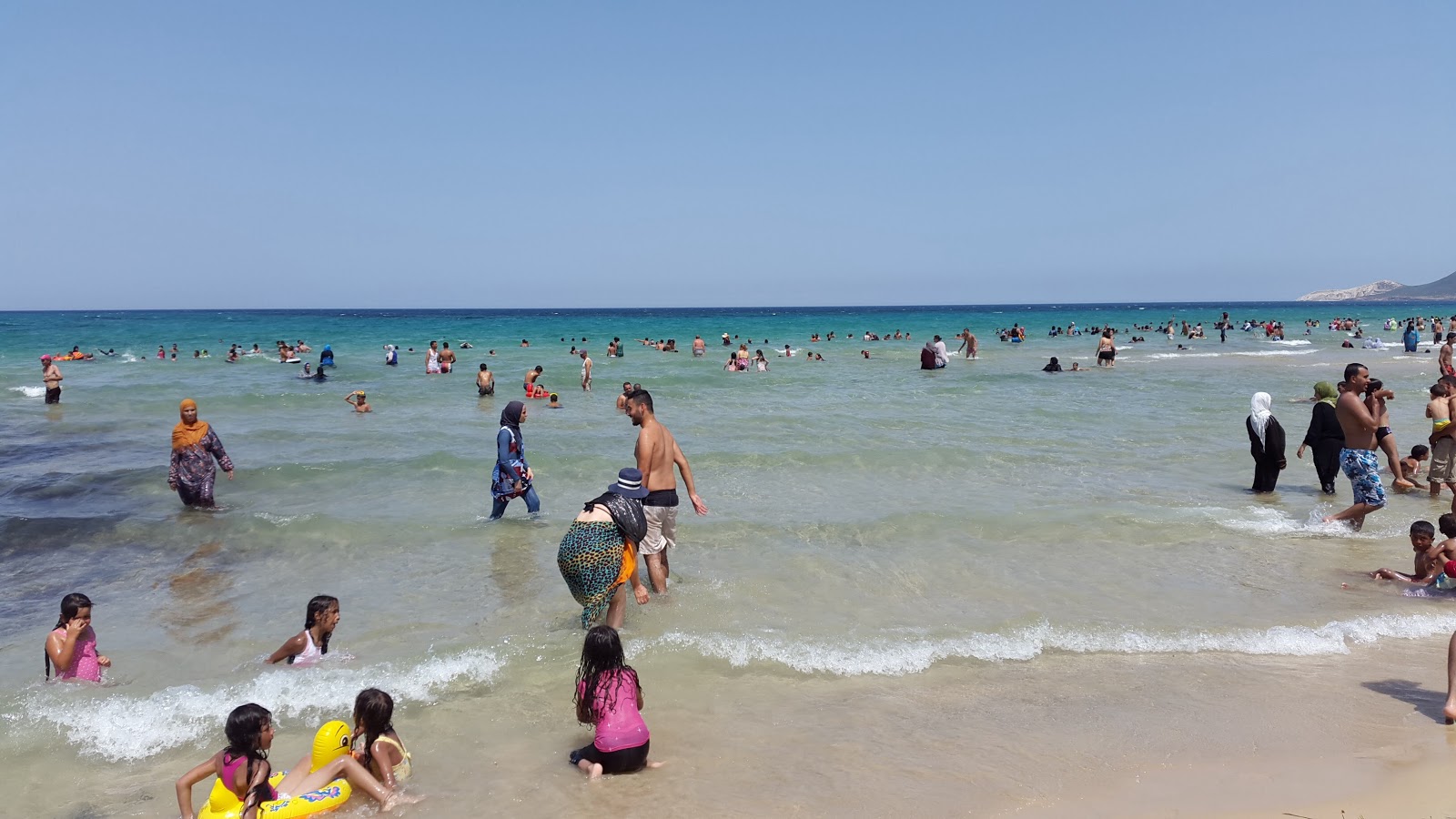 Foto von Ras Angela Beach und die siedlung