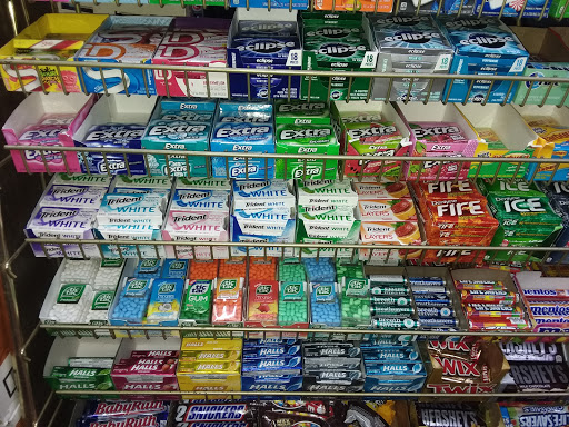 Liquor Store «Oakbrook Food & Liquor», reviews and photos, 17 W604 14th St, Oakbrook Terrace, IL 60181, USA