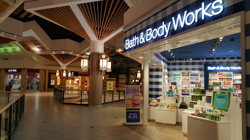 Shopping Mall «Stratford Square Mall», reviews and photos, 152 Stratford Dr, Bloomingdale, IL 60108, USA